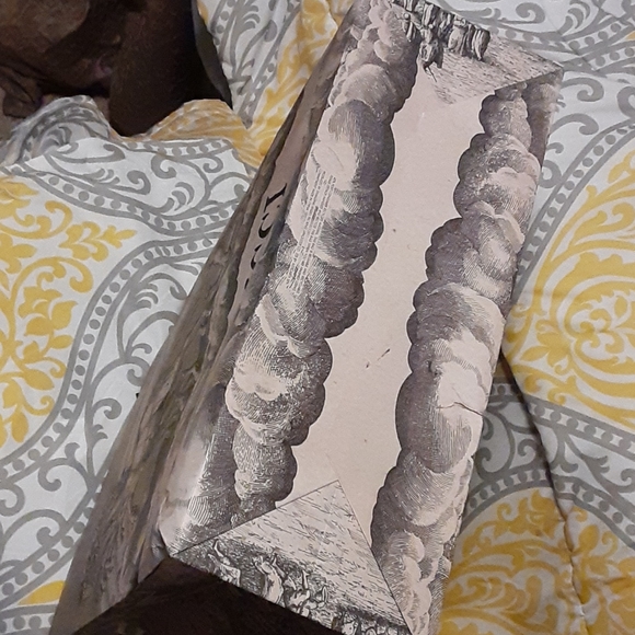 Gucci Limited Edition Paperbag - Picture 10 of 16